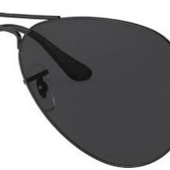 RAY BAN 58mm Polarized Aviator Sunglasses
BLACK